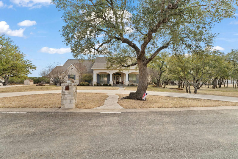 203 Circle Oaks Dr — exterior