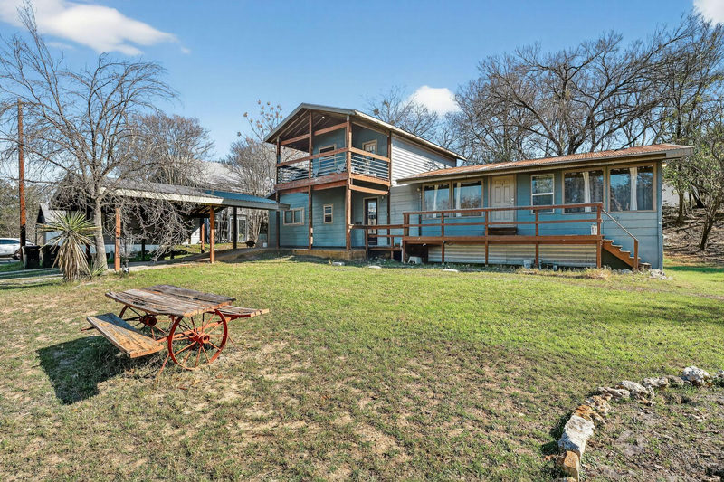 2401 De Soto Dr — exterior