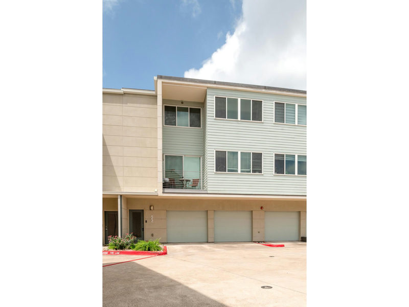 604 N Bluff Dr #205 — exterior