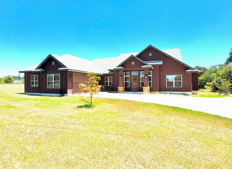 1094 Raintree Ln — exterior