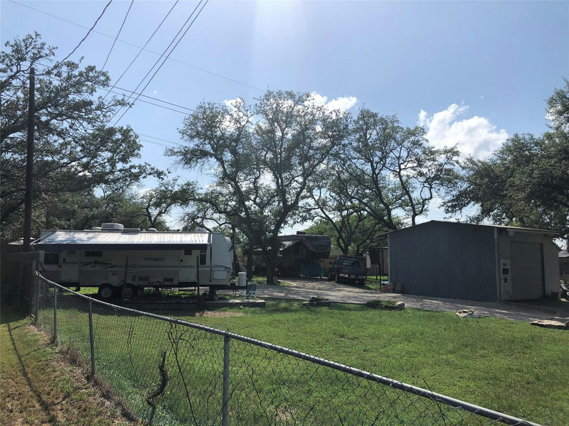 1702 Saracen Rd — exterior