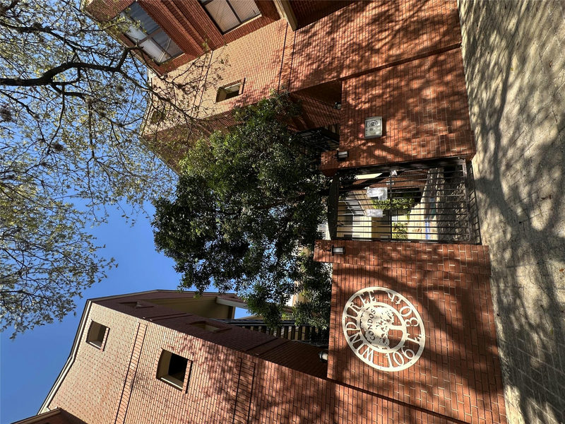 106 E 30th St #203 — exterior