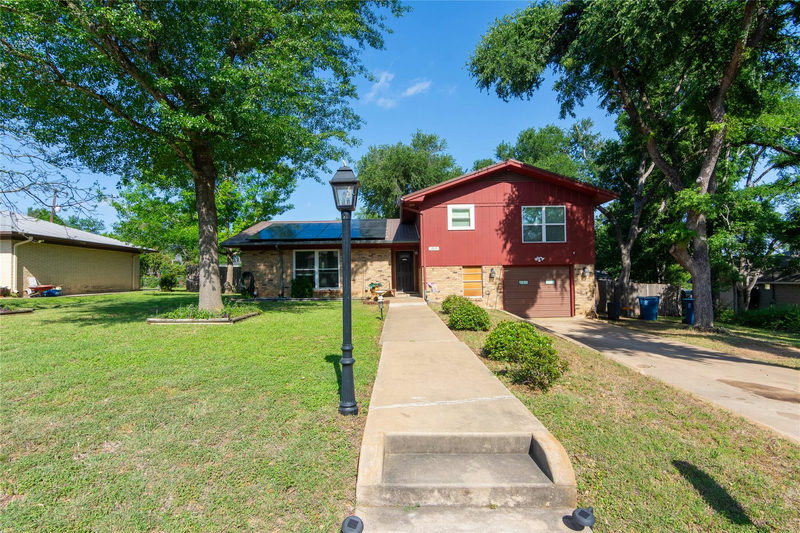 1212 Lake Terrace Dr — exterior