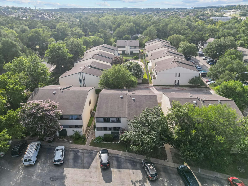 6718 Silvermine Dr #302 — exterior