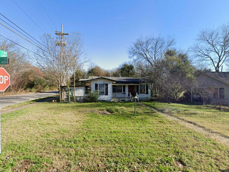 4501 Gillis St — exterior