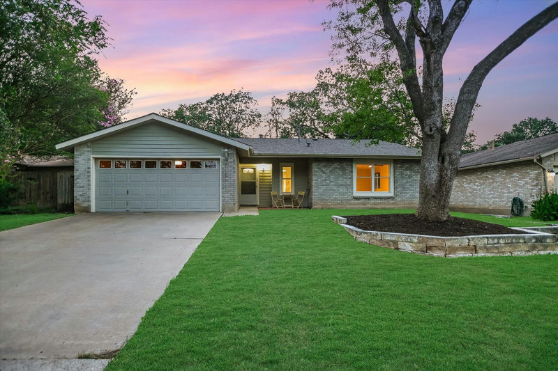 6906 Moonmont Dr — exterior