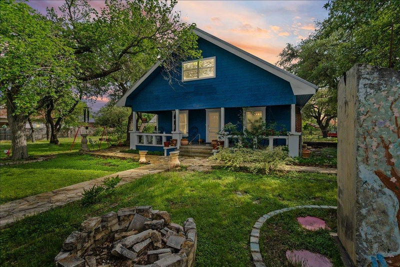316 Mesquite St — exterior