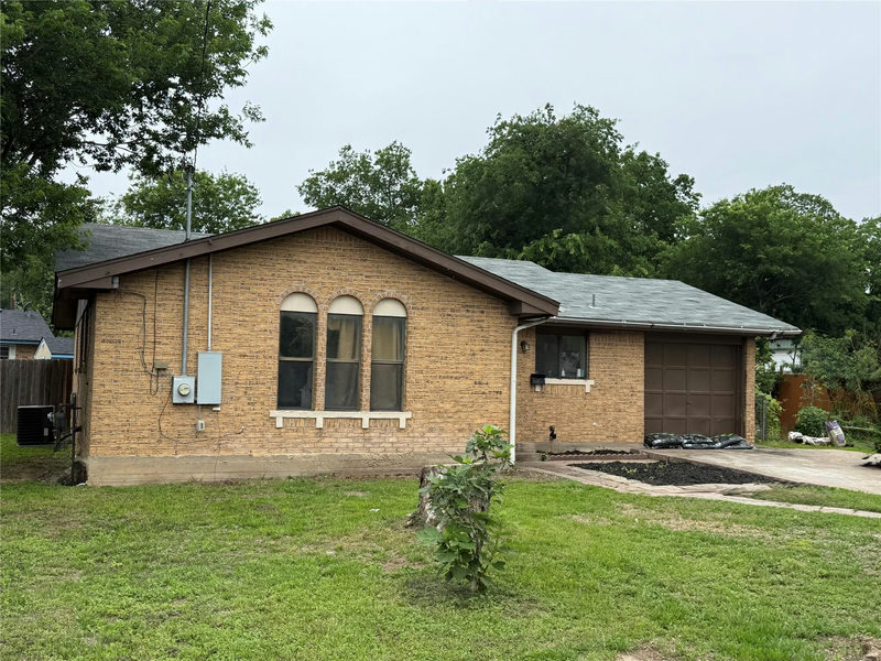 1704 S Walnut St — exterior