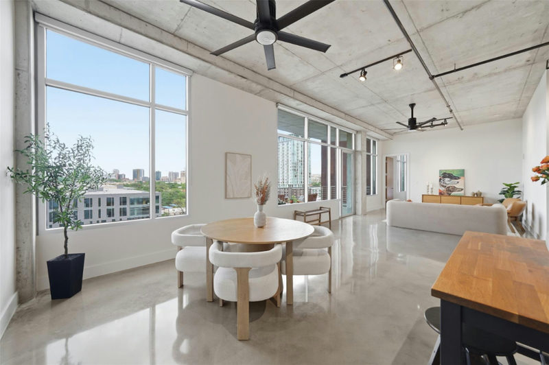 800 W 5th St #906 — exterior