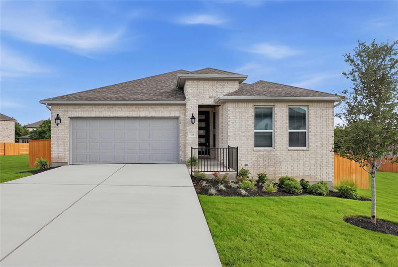 121 Amber Oak Ln — exterior