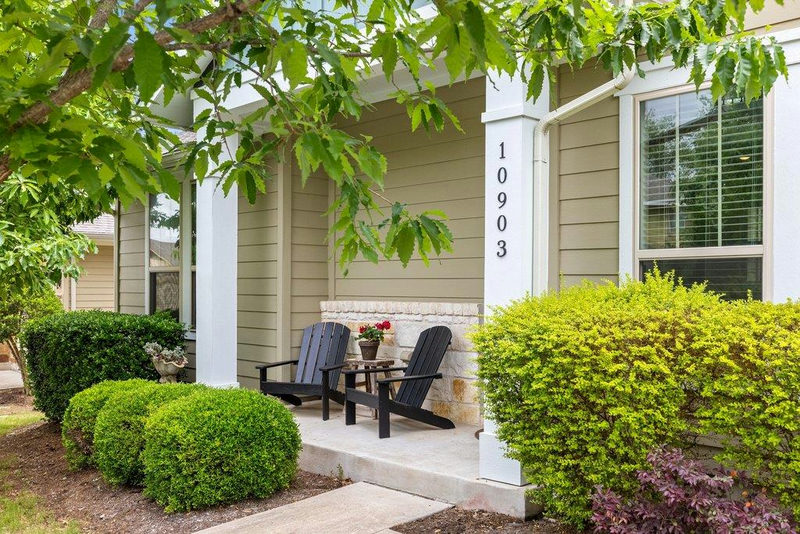 10903 Rock Island Dr — exterior