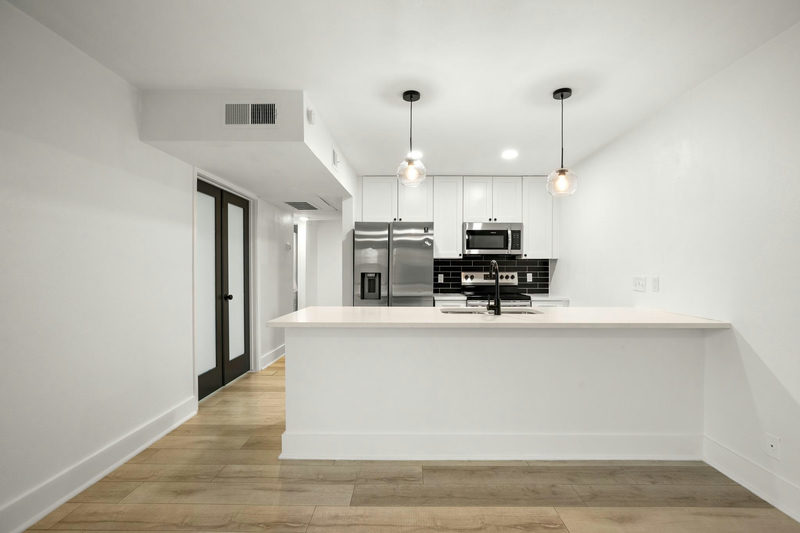 909 Reinli St #103 — exterior
