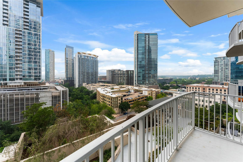 360 Nueces St #1112 — exterior
