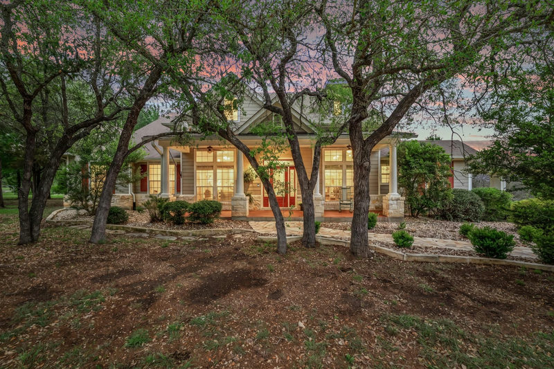 201 Shady Oaks Trl — exterior