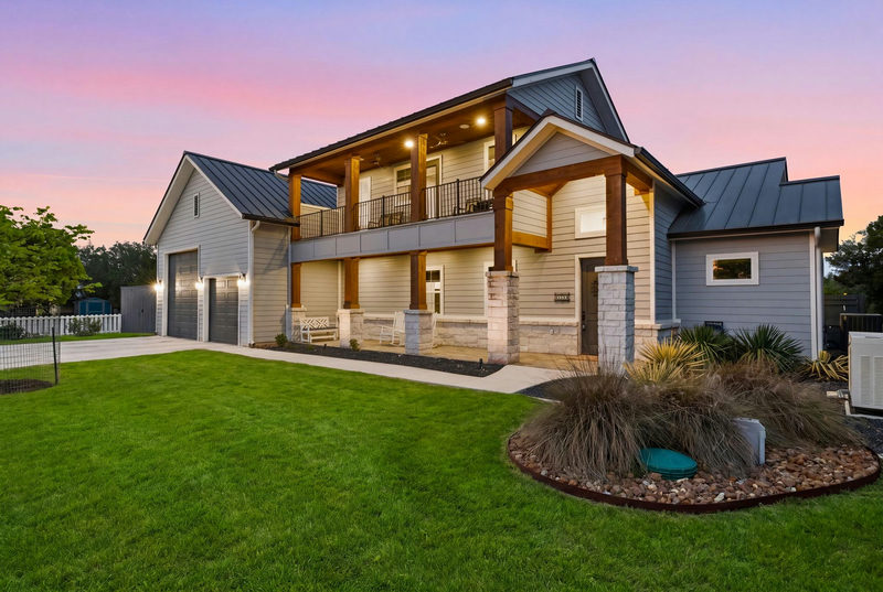 2551 Lakeshore Dr — exterior