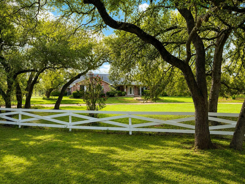 1501 Woods Loop — exterior