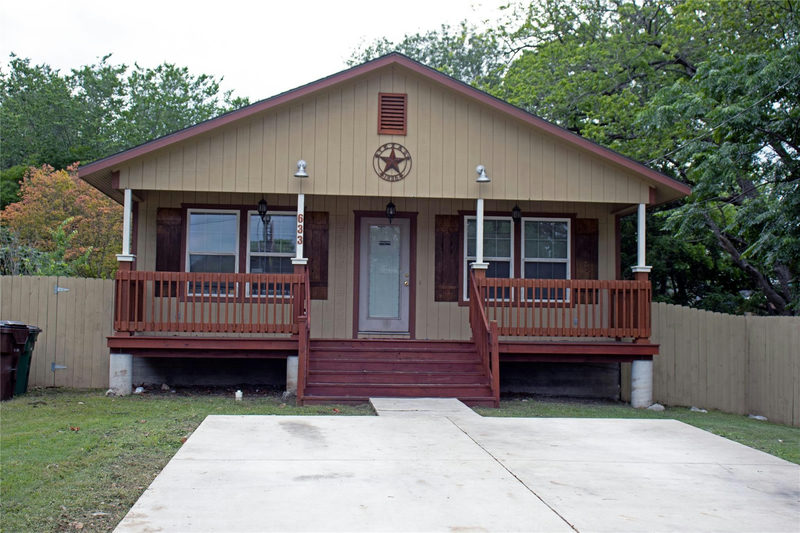 633 S Commerce St — exterior