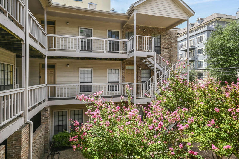 715 W 22nd 1/2 St #208 — exterior