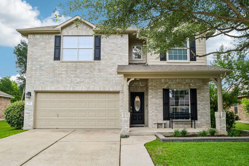 913 Hyde Park Dr — exterior
