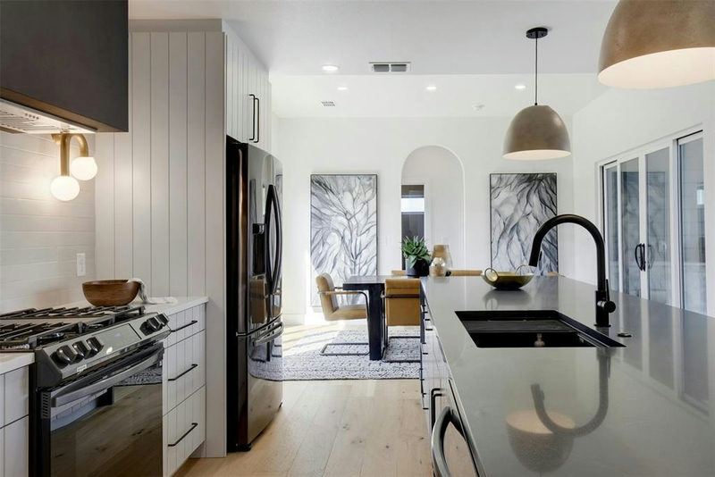8300 Hathaway Dr — exterior