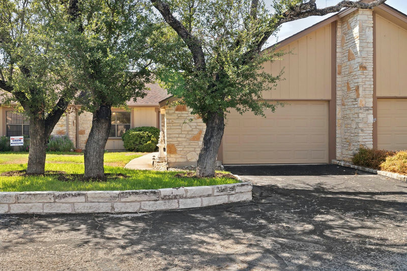 28 Oaks Pl — exterior