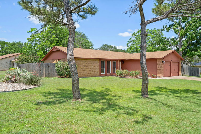 8914 Sparkling Creek Dr — exterior