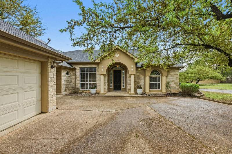 3216 Lakeway Blvd — exterior