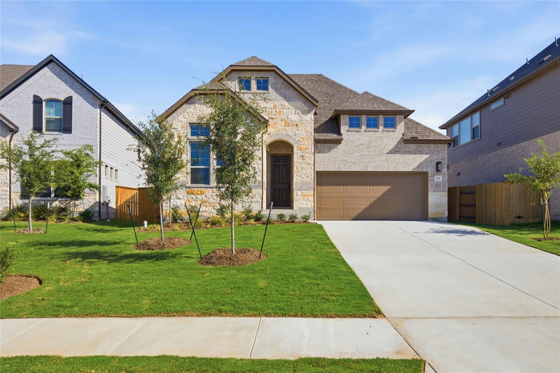 619 Breeze Hollow Ln — exterior