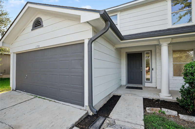 172 Discovery — exterior
