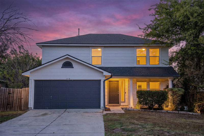 172 Discovery — exterior