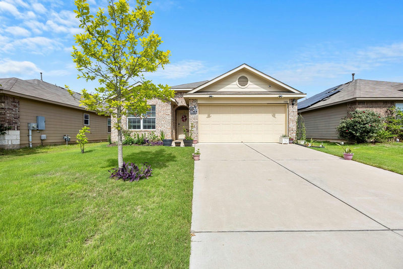 3308 Braun Way — exterior