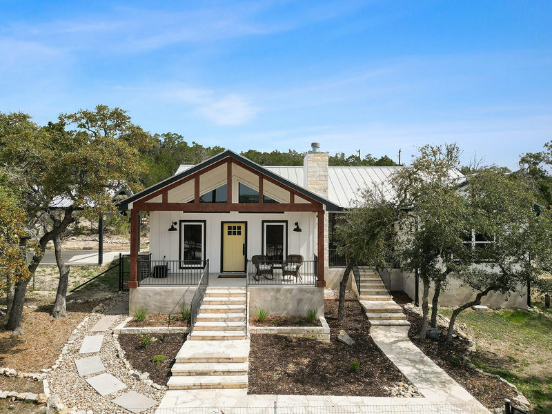 631 Lakeside Dr — exterior