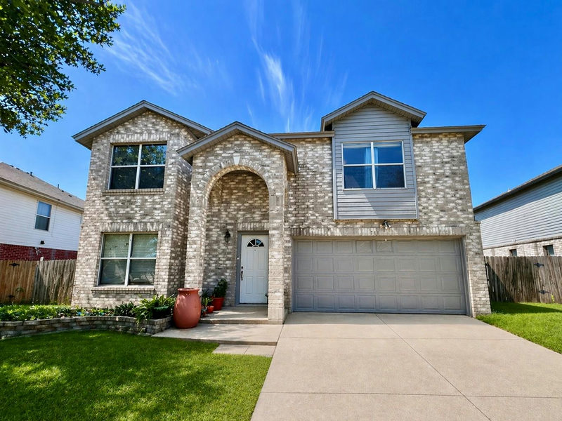 711 Palitine Ln — exterior