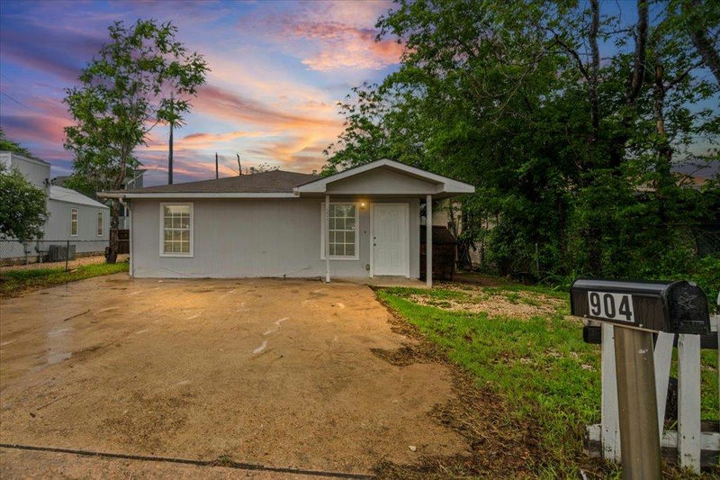 904 Montopolis Dr — exterior