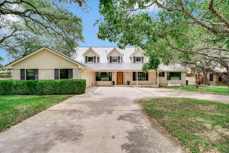 56 Woodcreek Dr — exterior