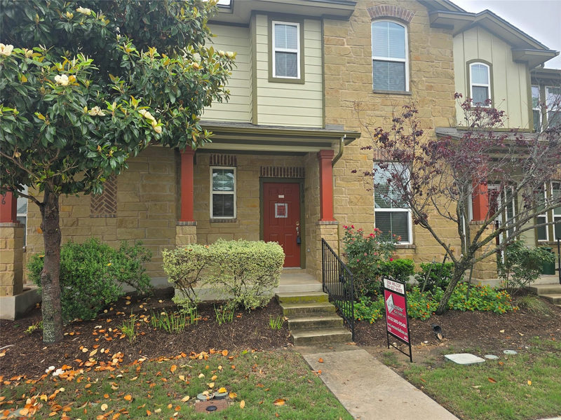 1004 Lost Pines Ln — exterior