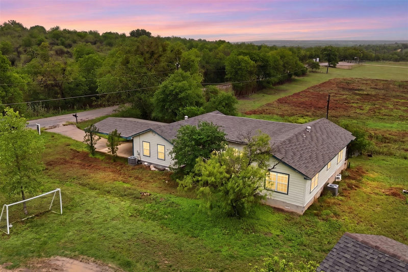 440 Lonie Ln — exterior
