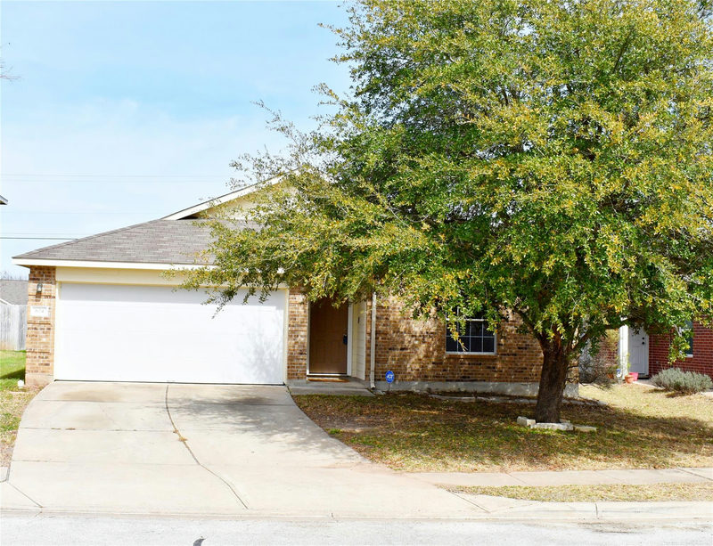 804 Lavaca Loop — exterior