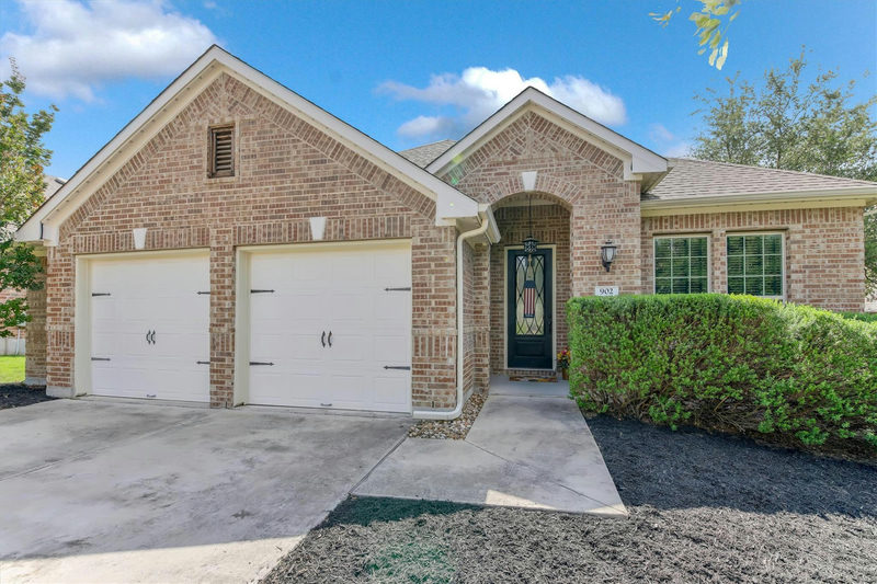 902 Catalina Ln