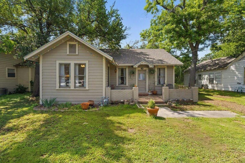 807 Cecelia St — exterior