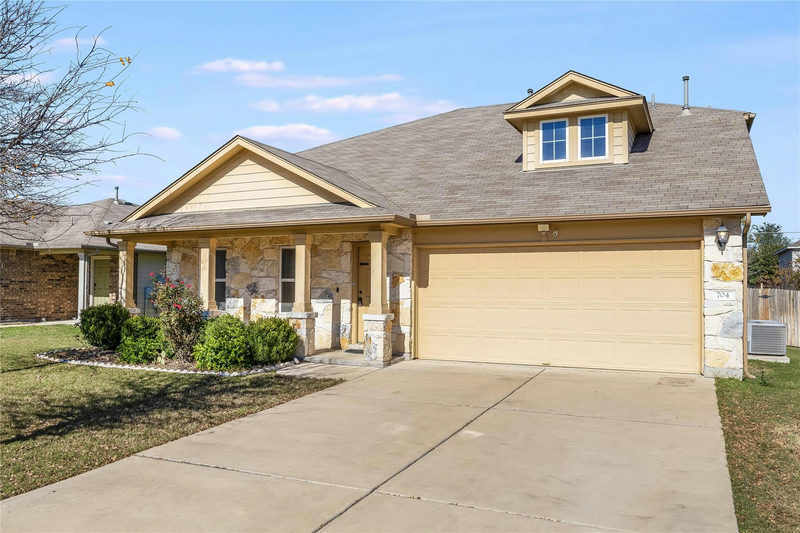 704 Mitchell Dr — exterior