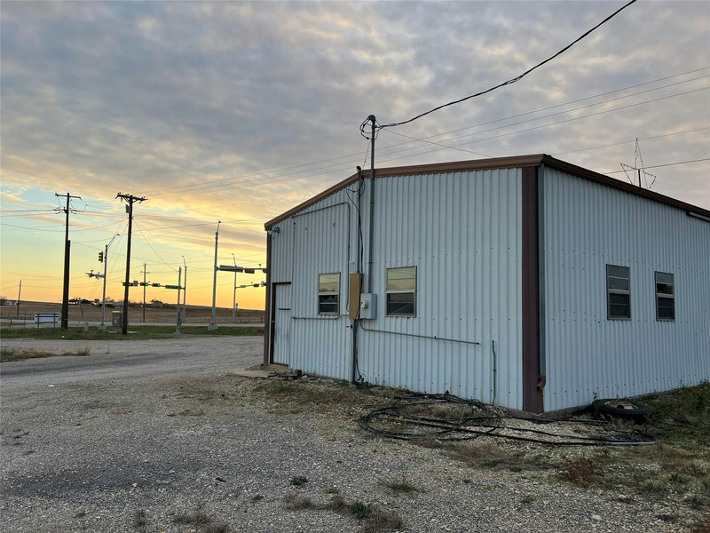 14201 S State Highway 95 — exterior