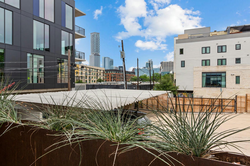 1305 E 6th St #13 — exterior