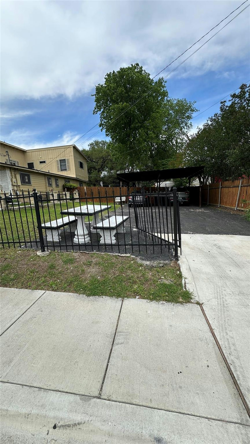 3116 E 12th St — exterior
