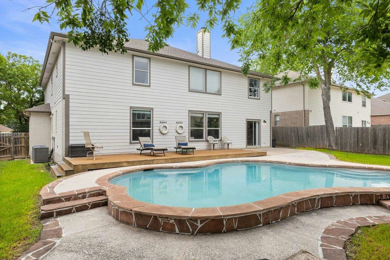 208 Settlers Valley Dr — exterior