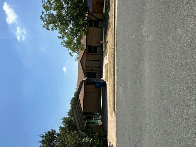 1113 Lawson Ln — exterior