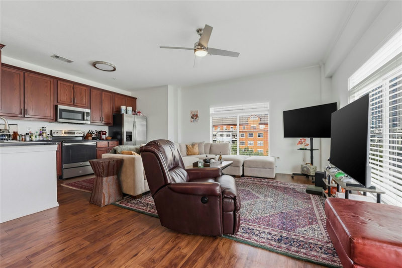 910 W 25th St #507 — exterior
