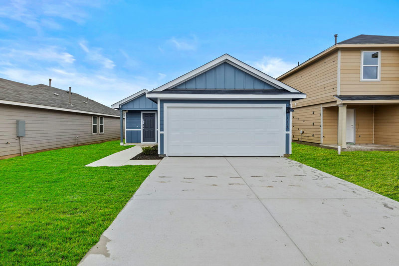 196 Surrey Oaks — exterior