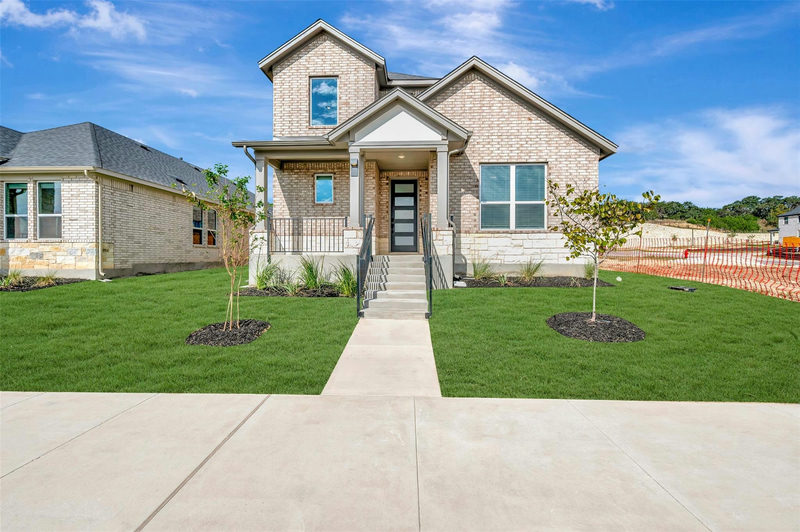 635 Clarissa St — exterior