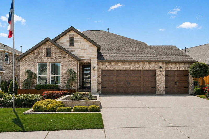 204 Barton Oak Trl — exterior
